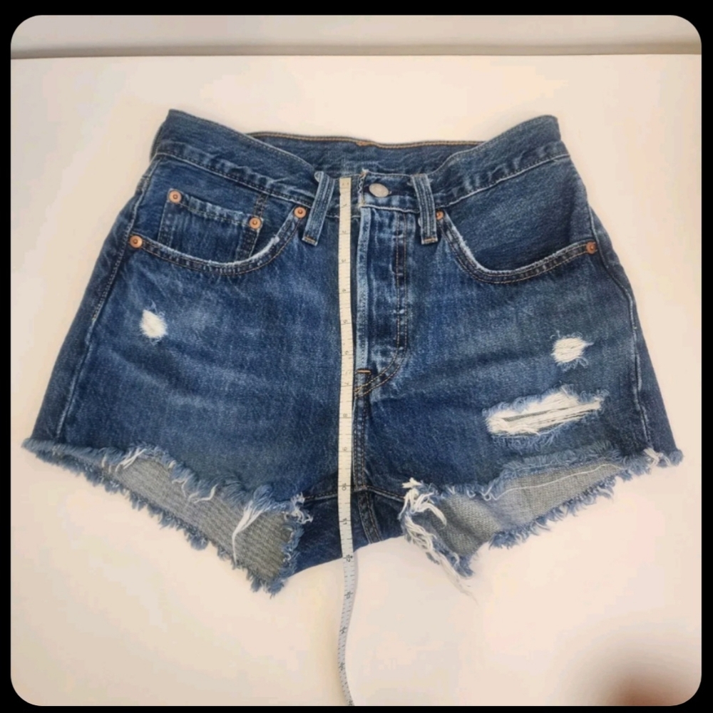 LEVI STRAUSS 501 WOMEN'S JEAN SHORTS DISTRESSED DENIM BUTTON FLY sz 26 MED WASH